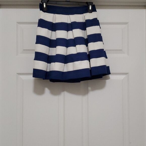 Active Women's Skirt - Picture 1 of 8